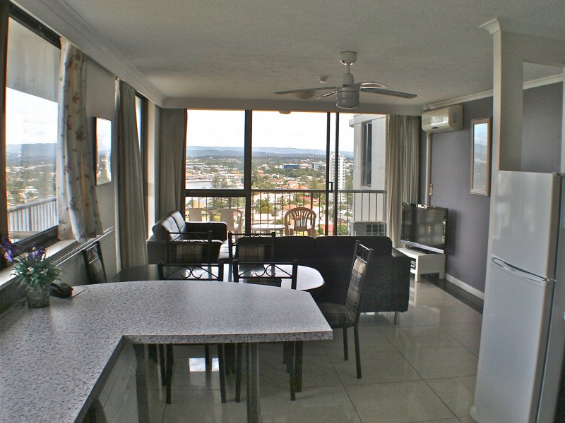 Anacapri 2 Bedroom Apartment Surfers Paradise