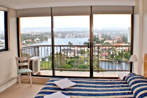 Anacapri 3 Bedroom Apartment Surfers Paradise